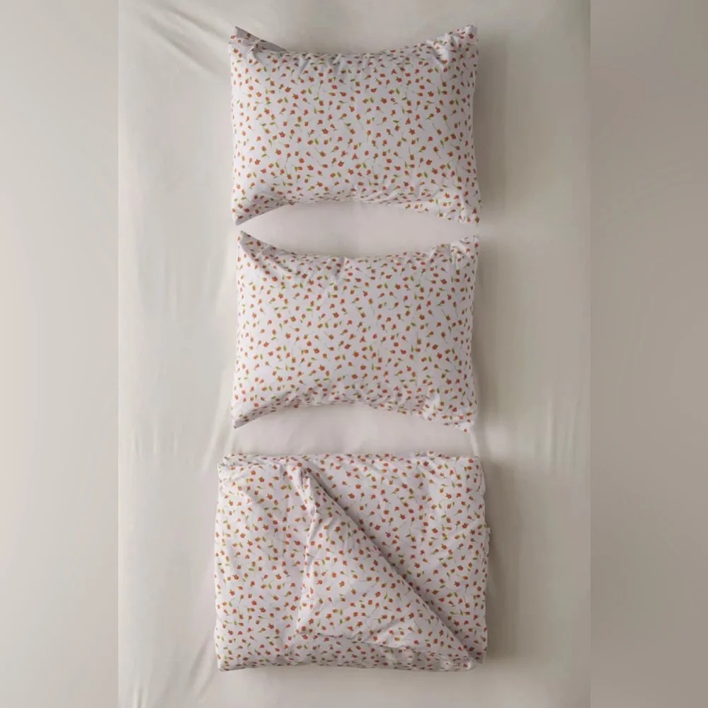 NWT Urban Outfitters Rosebud Duvet Set Full/Queen Duvet + Pillowcases